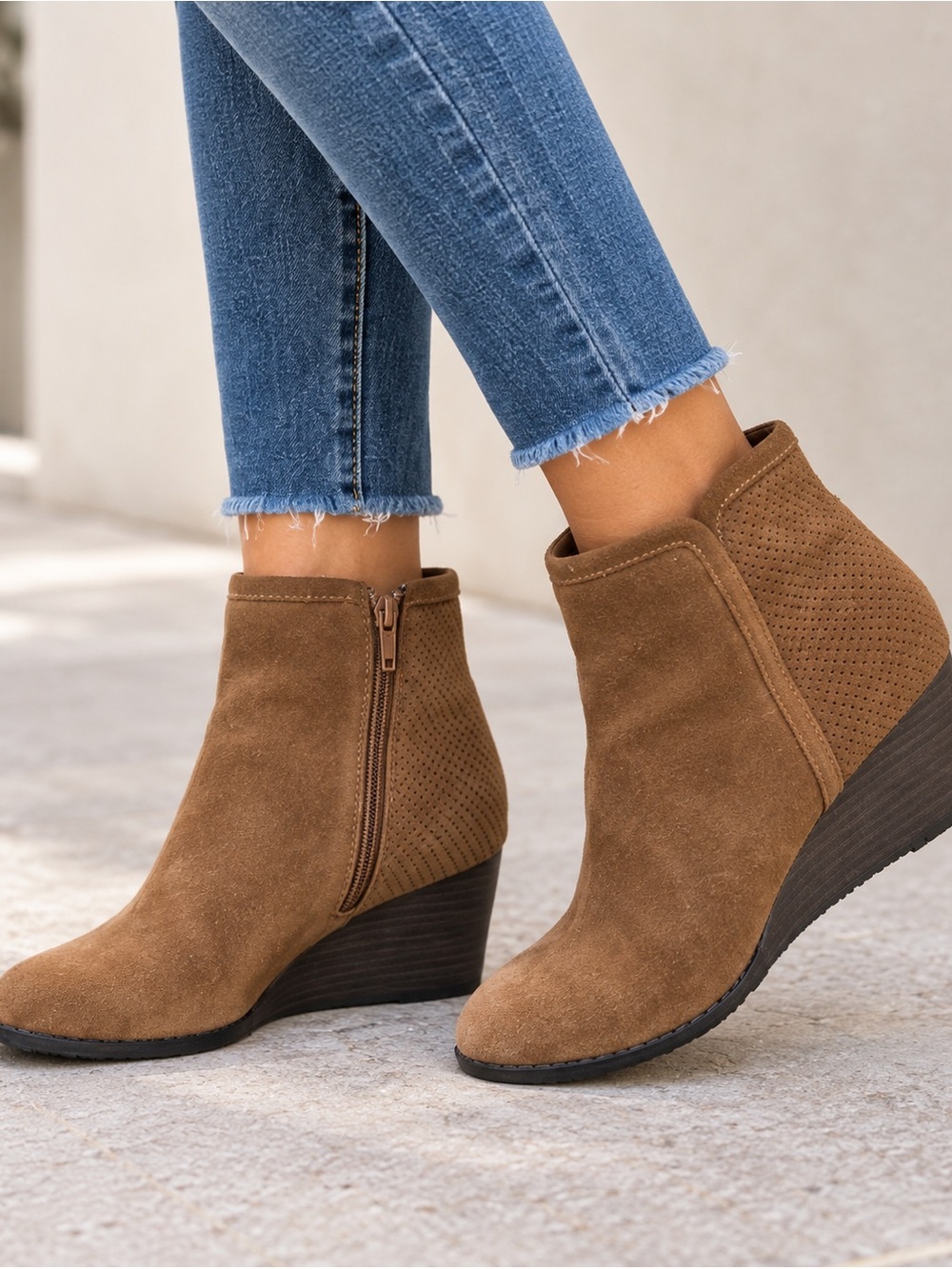 Rockport Women’s Brown Suede Leather Wedge Ankle Boots Size 8